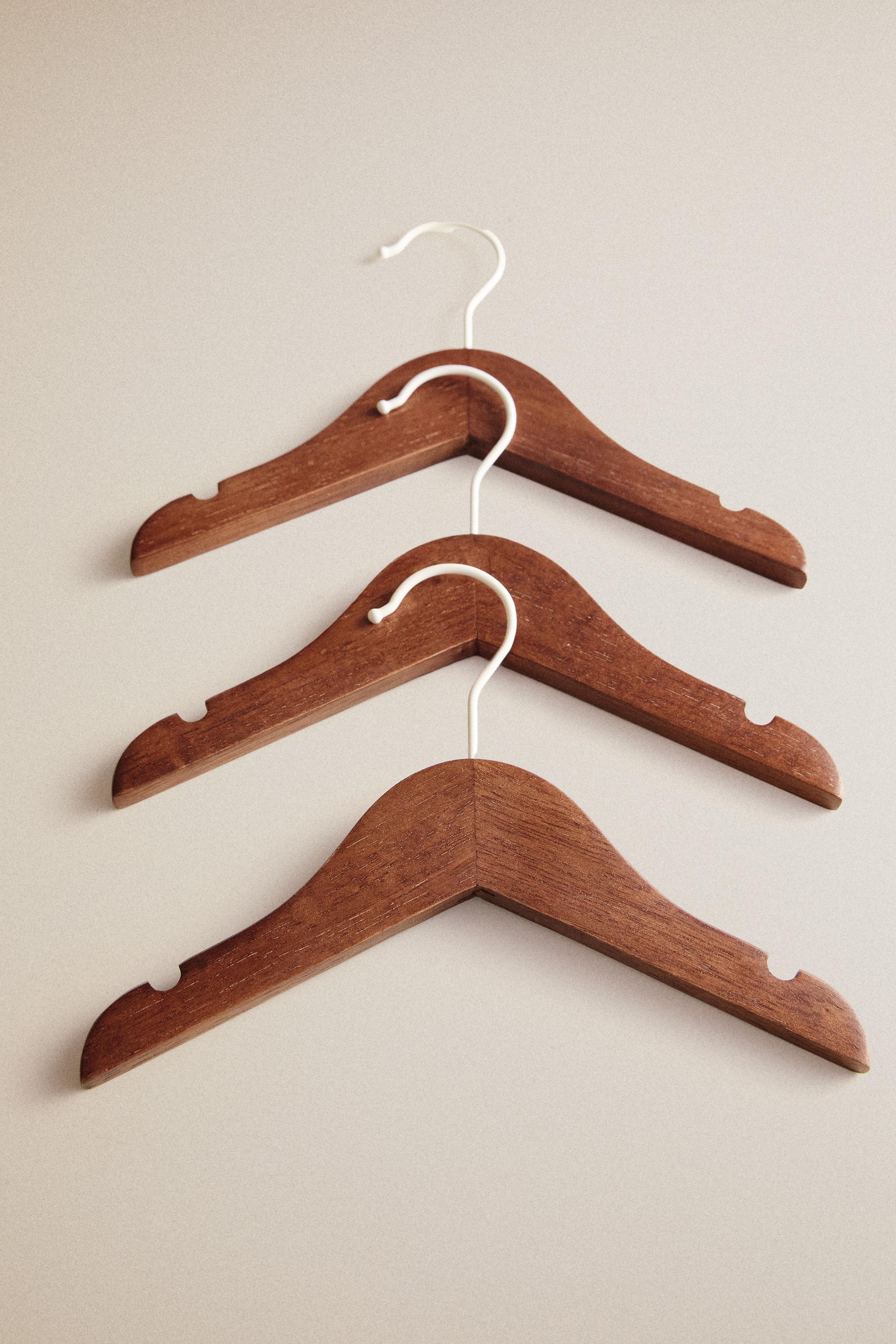 KIDS' WOODEN HANGERS (PACK OF 3)